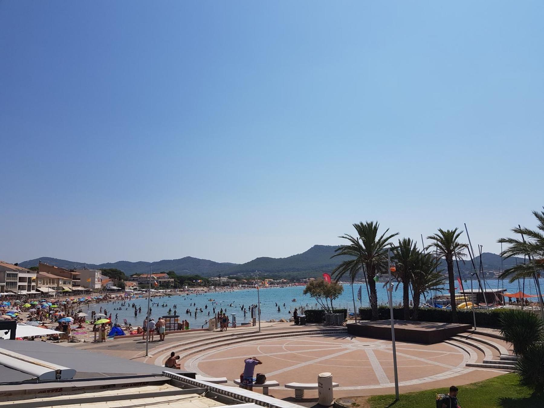 Les Pieds Dans L'Eau Apartment Saint-Cyr-sur-Mer Exterior photo