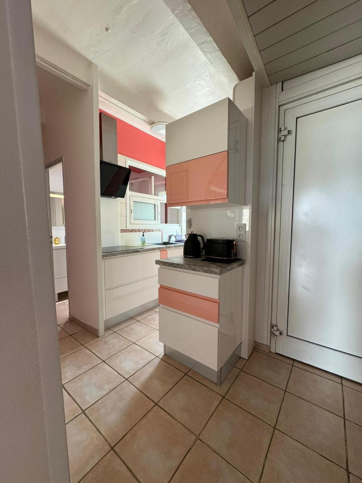 Les Pieds Dans L'Eau Apartment Saint-Cyr-sur-Mer Exterior photo